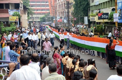 305 meter long National Flag